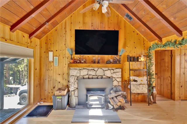 31701 Christmas Tree, Running Springs, CA 92382