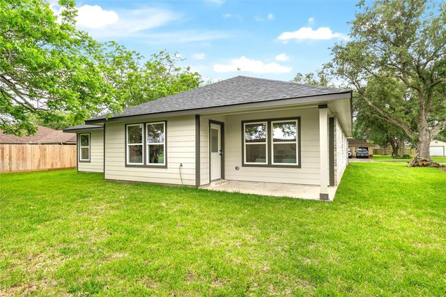 1432 Camellia Street, Sweeny, TX 77480