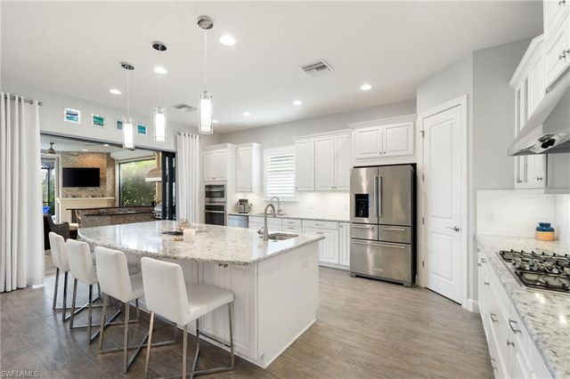 3298 Belon LN, Naples, FL 34114