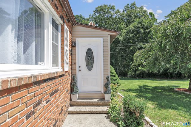 25 North Forest Circle, West Haven, CT 06516