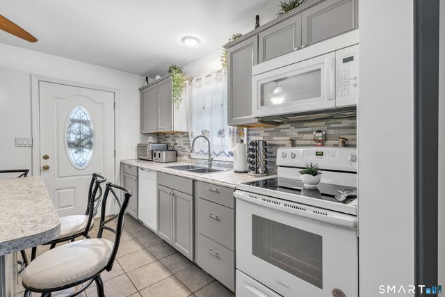 25 North Forest Circle, West Haven, CT 06516