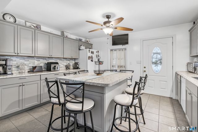 25 North Forest Circle, West Haven, CT 06516