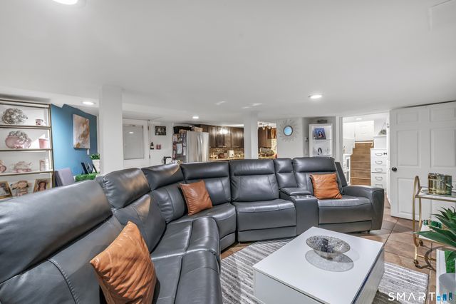 25 North Forest Circle, West Haven, CT 06516