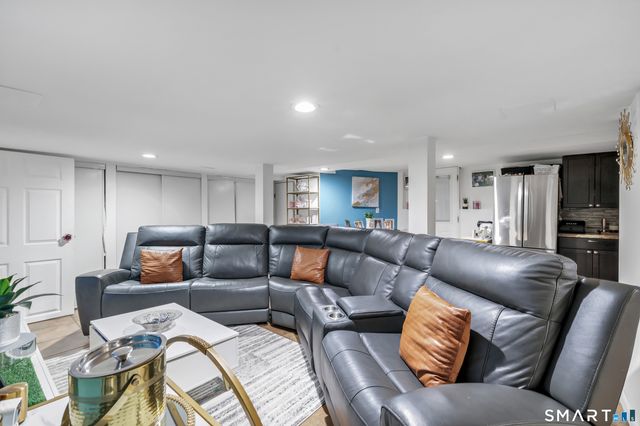 25 North Forest Circle, West Haven, CT 06516