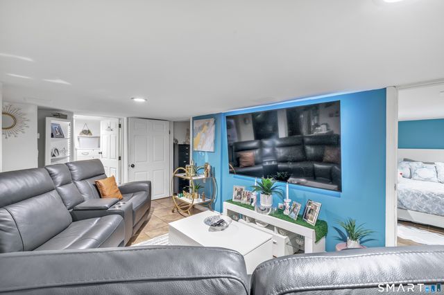 25 North Forest Circle, West Haven, CT 06516