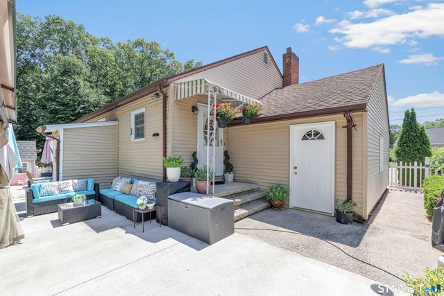 25 North Forest Circle, West Haven, CT 06516