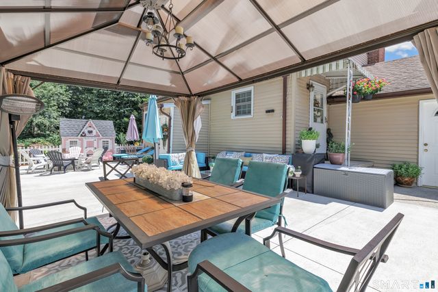 25 North Forest Circle, West Haven, CT 06516