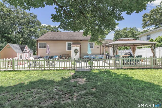 25 North Forest Circle, West Haven, CT 06516
