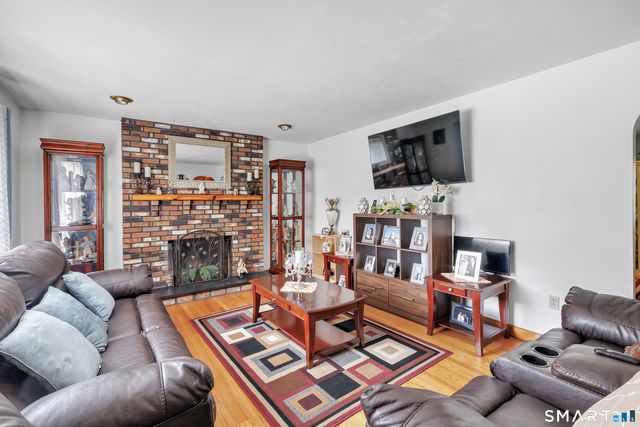 25 North Forest Circle, West Haven, CT 06516