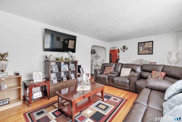 25 North Forest Circle, West Haven, CT 06516