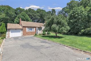 25 North Forest Circle, West Haven, CT 06516