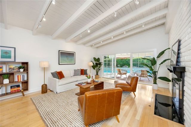 5901 Nita Avenue, Woodland Hills, CA 91367