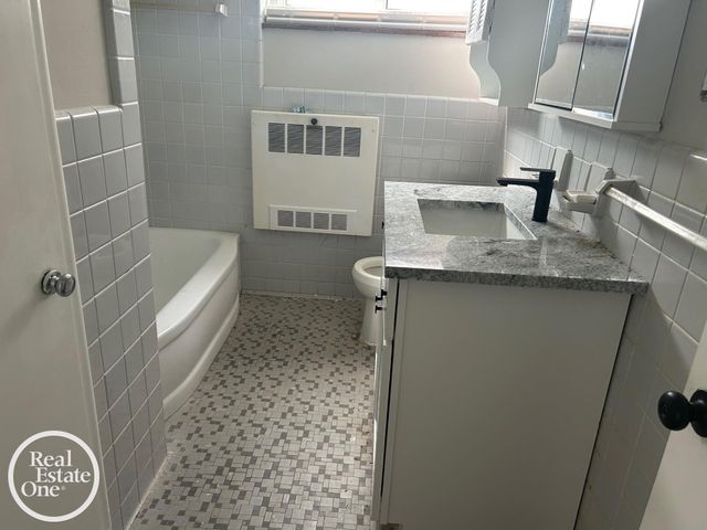 17560 Mack Avenue, Grosse Pointe, MI 48230