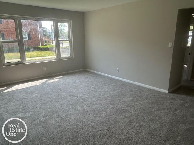 17560 Mack Avenue, Grosse Pointe, MI 48230