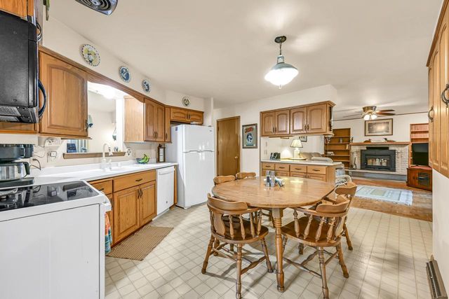 N69W29463 River Front DRIVE, Hartland, WI 53029