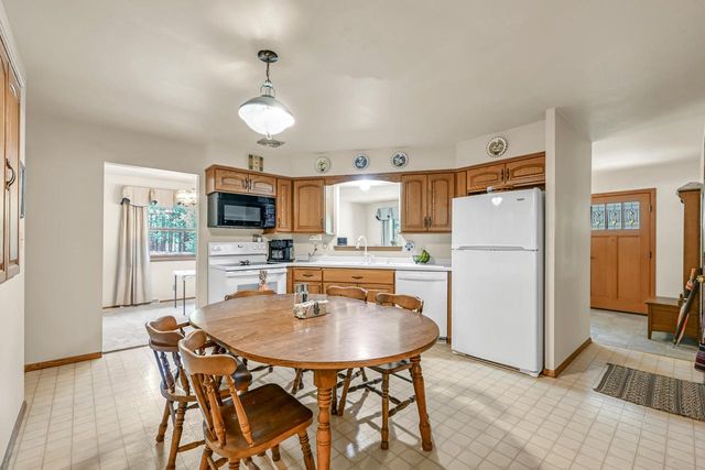 N69W29463 River Front DRIVE, Hartland, WI 53029