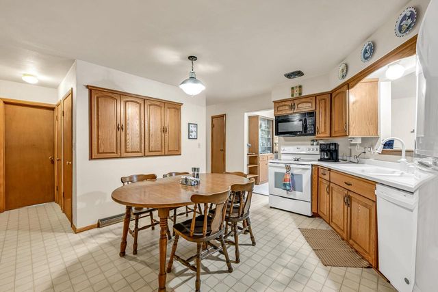 N69W29463 River Front DRIVE, Hartland, WI 53029