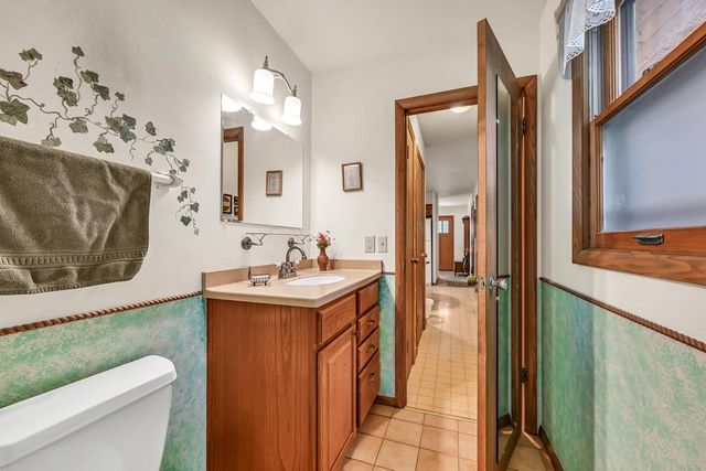 N69W29463 River Front DRIVE, Hartland, WI 53029