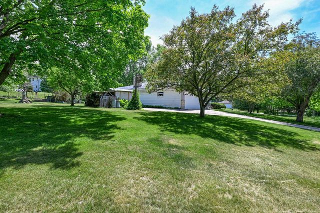 N69W29463 River Front DRIVE, Hartland, WI 53029