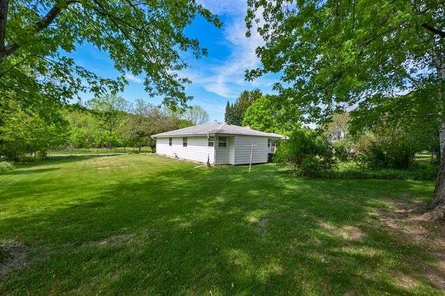 N69W29463 River Front DRIVE, Hartland, WI 53029