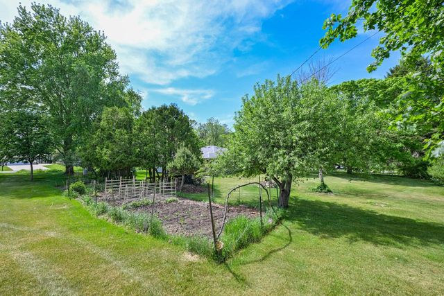N69W29463 River Front DRIVE, Hartland, WI 53029