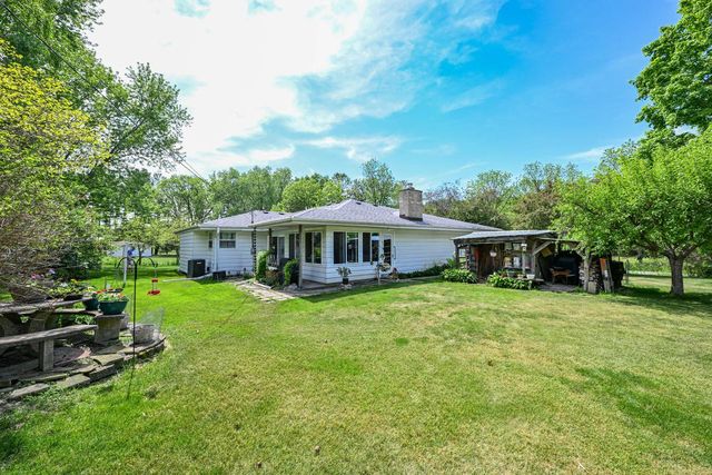 N69W29463 River Front DRIVE, Hartland, WI 53029