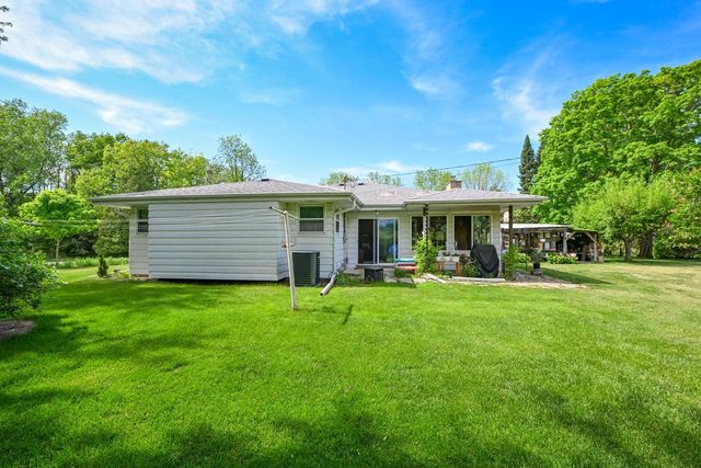 N69W29463 River Front DRIVE, Hartland, WI 53029