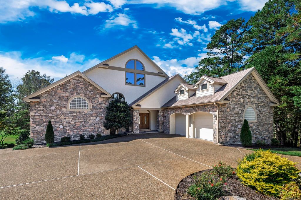6 Loyola Circle, Hot Springs Village, AR 71909