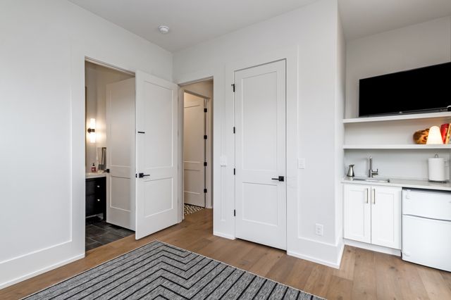 725 Park Cir, Nashville, TN 37205