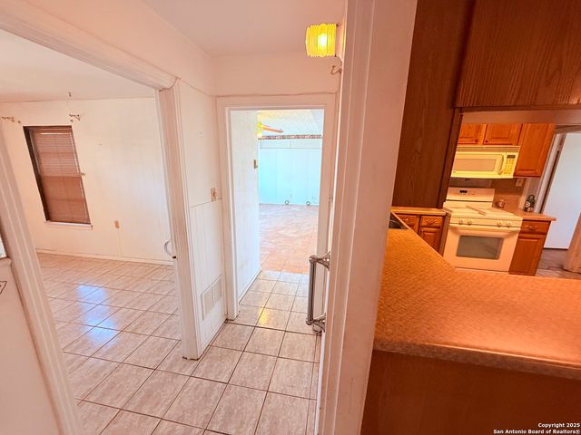 1911 Beechaven, San Antonio, TX 78207