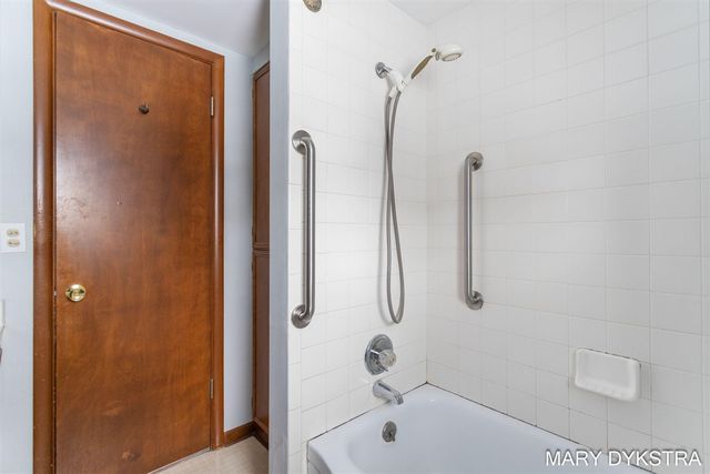 409 W Lakewood Boulevard, Holland, MI 49424