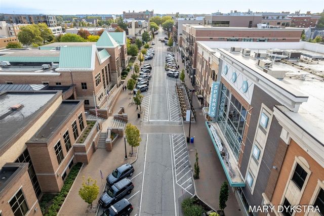 409 W Lakewood Boulevard, Holland, MI 49424