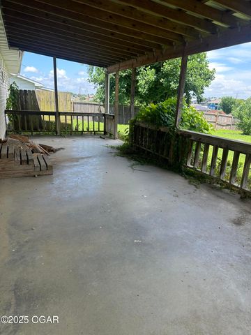 2223 Texas Avenue, Joplin, MO 64804