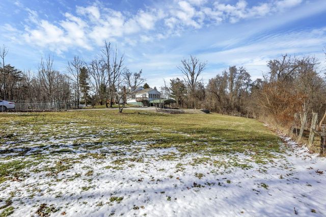 5850 Borah Hill Road, Sugar Grove, OH 43155