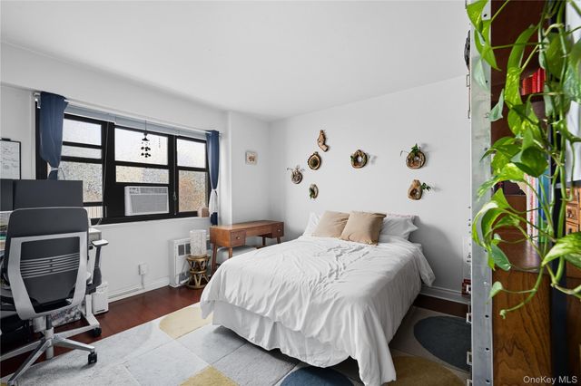 33-65 14th Street 11A, Astoria, NY 11106