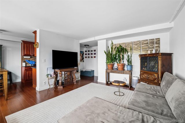 33-65 14th Street 11A, Astoria, NY 11106