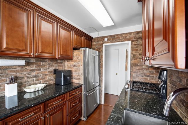 33-65 14th Street 11A, Astoria, NY 11106