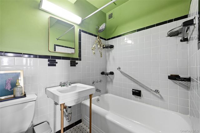 33-65 14th Street 11A, Astoria, NY 11106