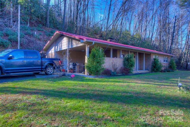 583 Deer Park Lake Road, Spruce Pine, NC 28777