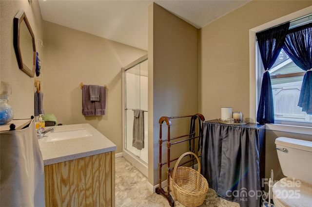 583 Deer Park Lake Road, Spruce Pine, NC 28777