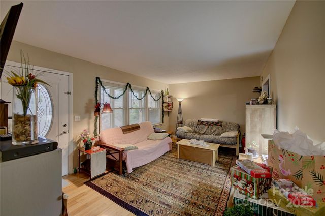 583 Deer Park Lake Road, Spruce Pine, NC 28777