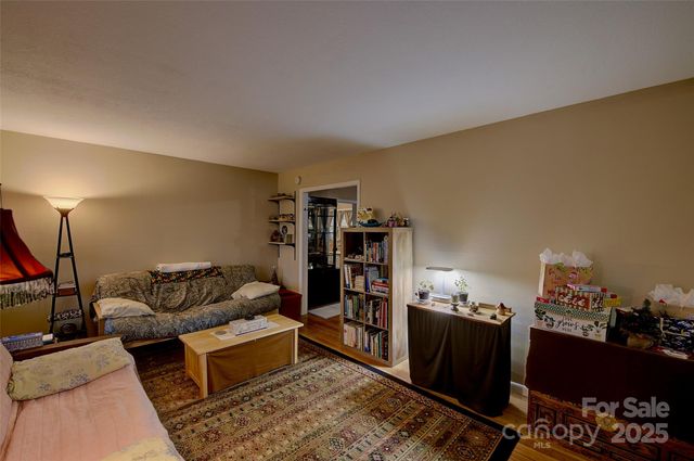 583 Deer Park Lake Road, Spruce Pine, NC 28777