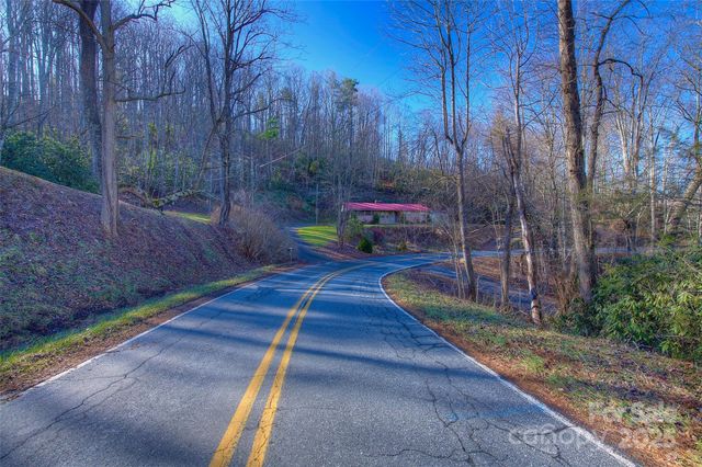 583 Deer Park Lake Road, Spruce Pine, NC 28777