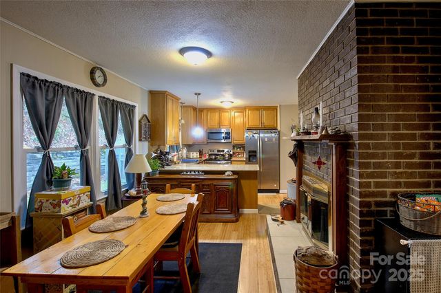 583 Deer Park Lake Road, Spruce Pine, NC 28777