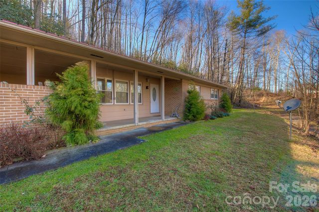 583 Deer Park Lake Road, Spruce Pine, NC 28777