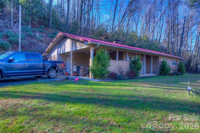583 Deer Park Lake Road, Spruce Pine, NC 28777