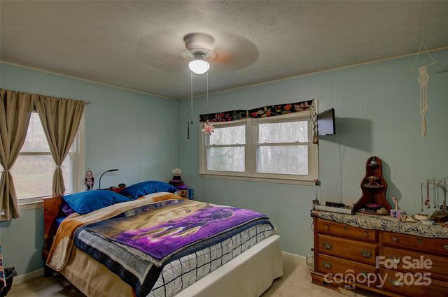 583 Deer Park Lake Road, Spruce Pine, NC 28777