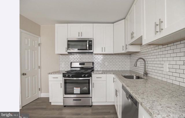 404 LAWRENCE ST, Burlington, NJ 08016