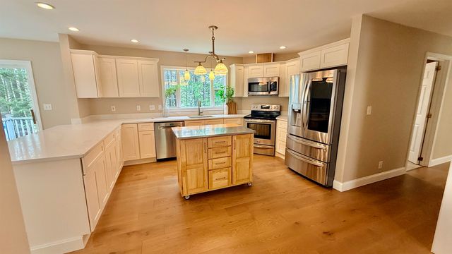 249 Cooper Hill Road, Nottingham, NH 03290