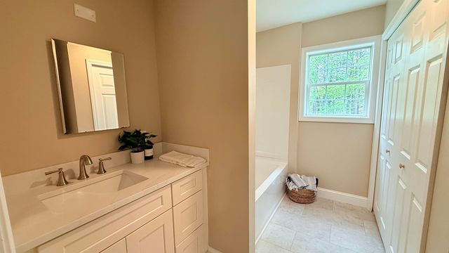 249 Cooper Hill Road, Nottingham, NH 03290